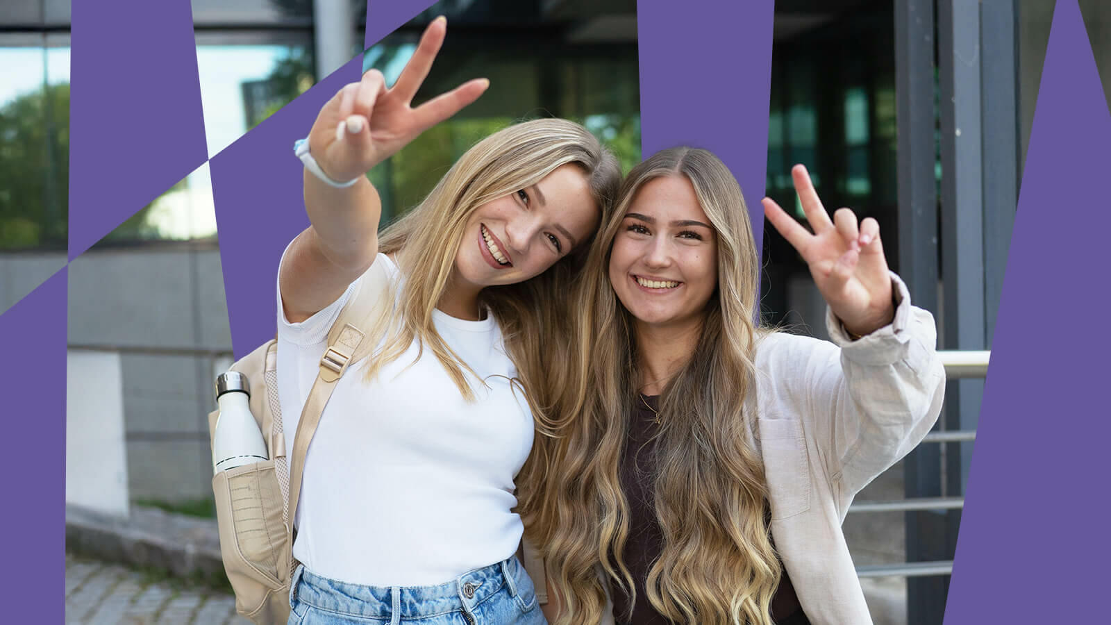 Wir liefern auch das Fotoshooting zur Kampagne und versichern: Alles Mitarbeiter:innen. Models buchen: sinnfrei!